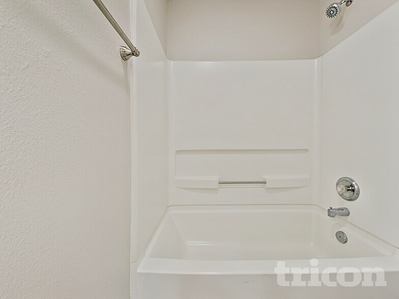 Building Photo - 1909 Blue Pine Ln