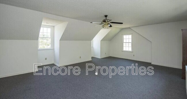 Building Photo - 111 Whispering Pines Ct