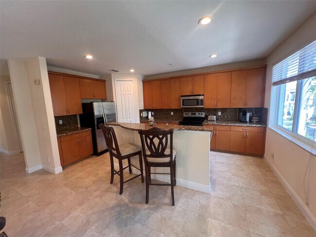 Building Photo - 3014 Waterside Cir