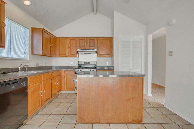 Building Photo - 9805 Briar Ridge Dr