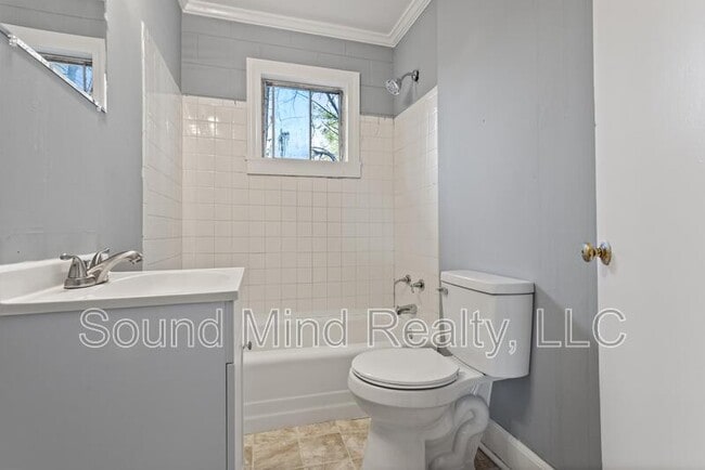 Building Photo - 914 Ranch Farm Rd