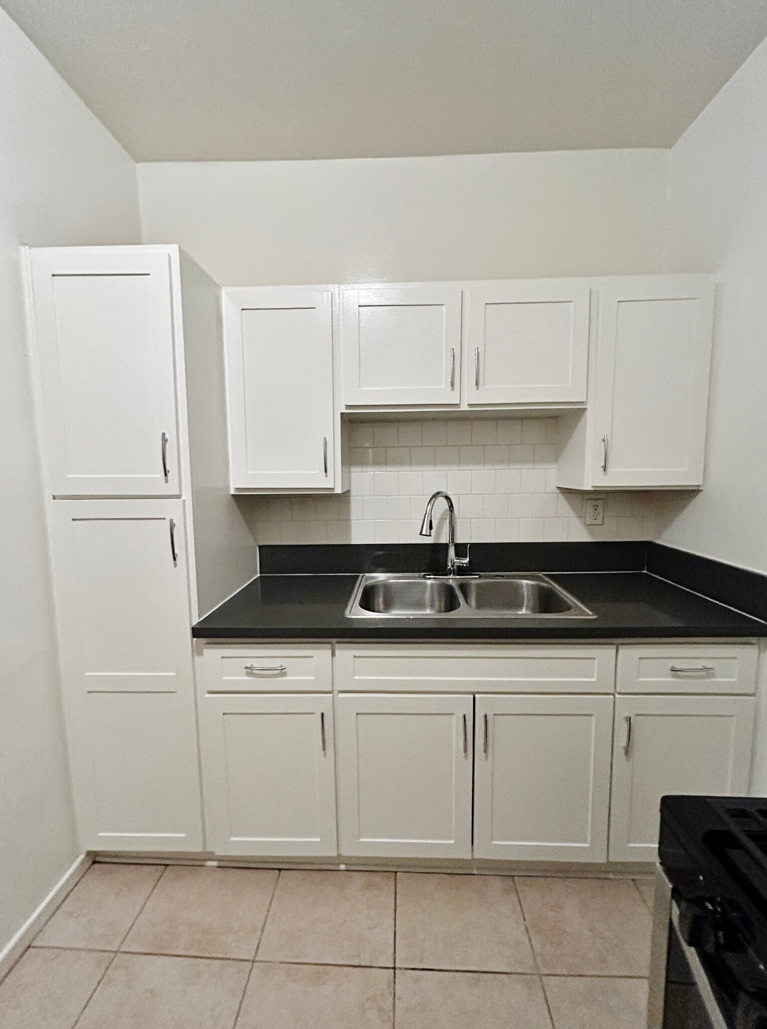 Building Photo - 808 N Poinsettia Pl