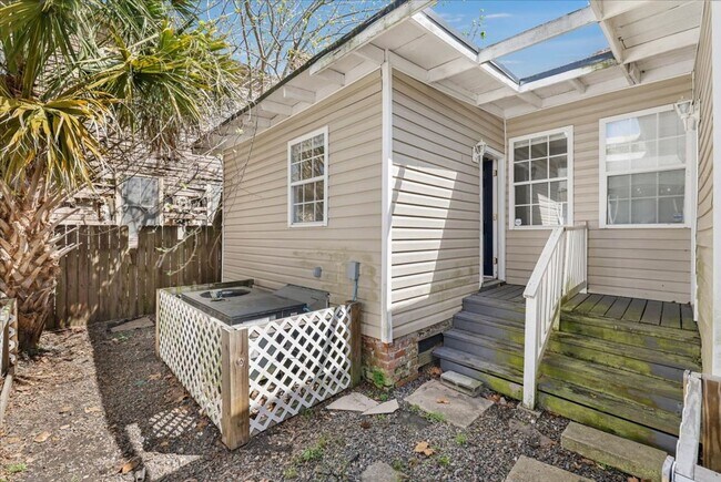 Building Photo - 1709 LeGrand Street