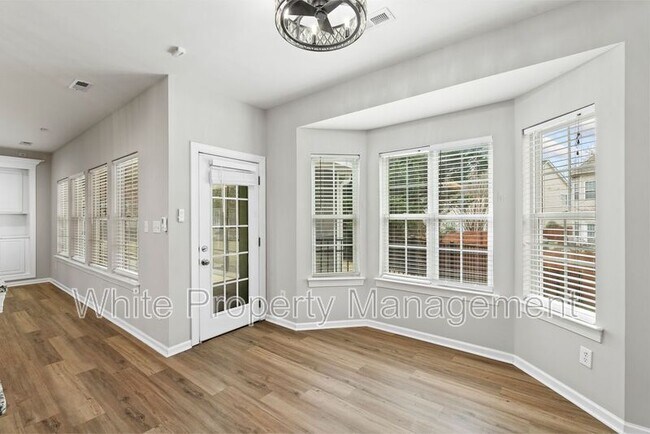 Building Photo - 11012 Southfield Dr