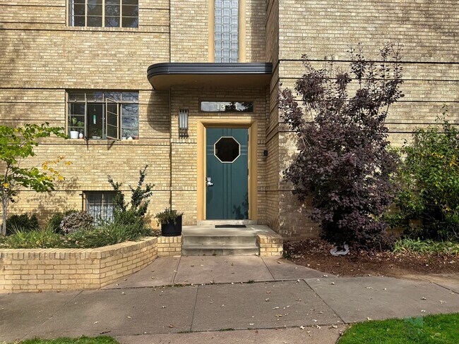 Building Photo - $0 DEPOSIT OPTION. CHARMING VINTAGE 1 BEDR...