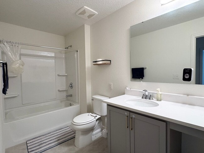 Building Photo - Beautiful 3 bedroom/2.5 bath in NEW Winter...