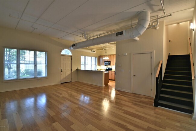 Building Photo - 1661 Riverside Ave