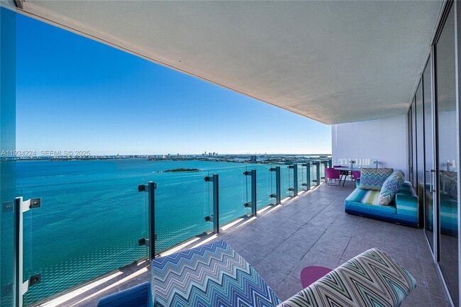 Building Photo - 700 NE 26th Terrace