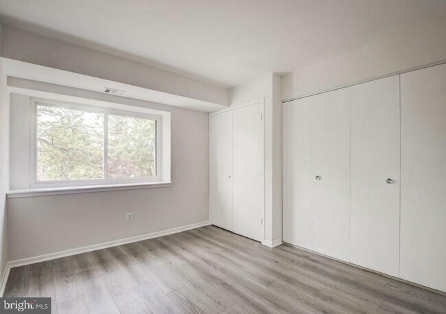 Building Photo - 11051 Camfield Ct