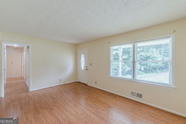 Building Photo - 828 Sheppard Way