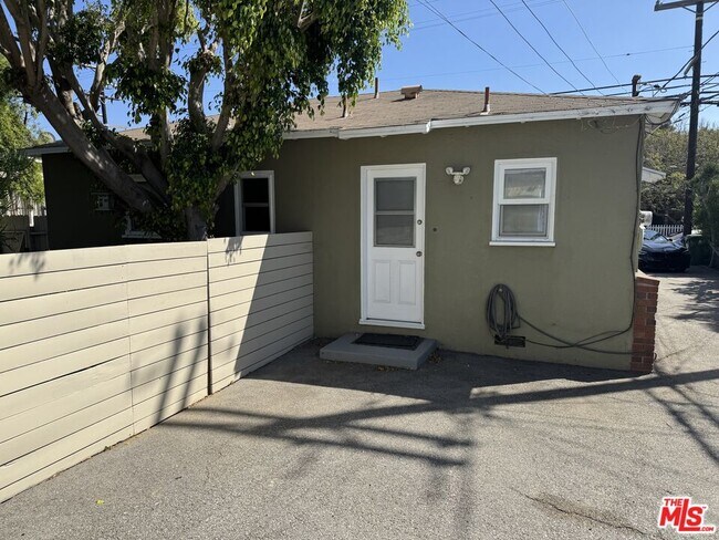Building Photo - 4420-4420 Inglewood Blvd