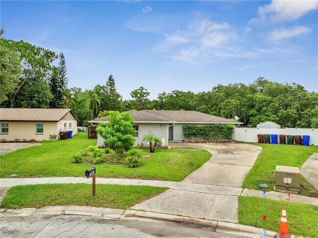 Building Photo - 1395 Meadowbrook St