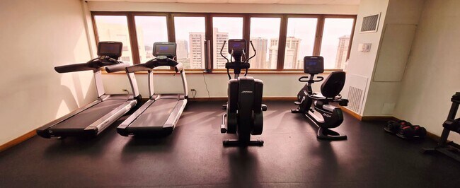 Building Photo - Large One Bedroom Unit- The Villa on Eaton Square #2412