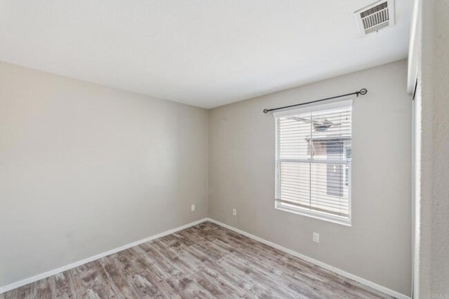 Building Photo - 3 Bedroom 2.5 Bathroom townhouse