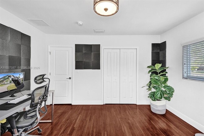 Building Photo - 1102 Meadow Lark Ave