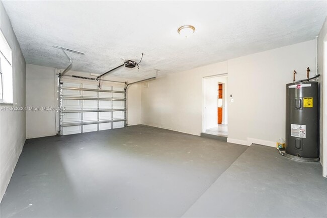 Building Photo - 6700 Douglas St