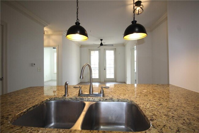 Building Photo - 901 Abernathy Rd NE