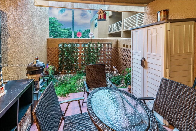 Building Photo - 9705 Fontainebleau Blvd