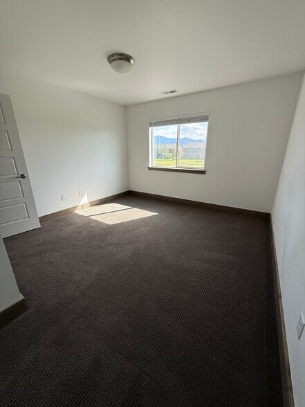 Building Photo - 986 Cassandra Ln