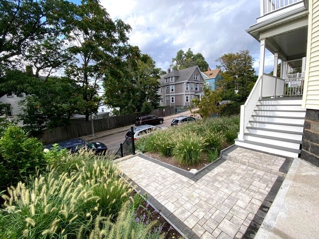 Building Photo - Newly Renovated - Central AC - Patio - Close to T