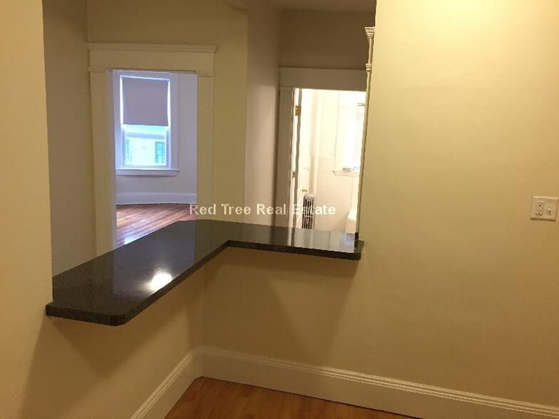 Building Photo - 1589 Beacon St