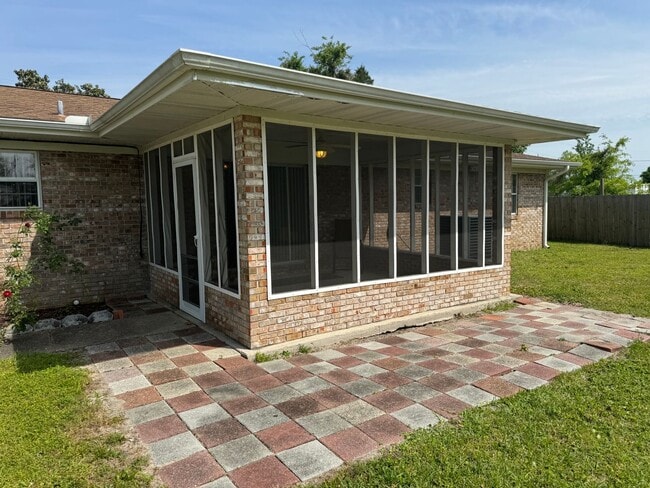 Building Photo - 3b/2Bth Home