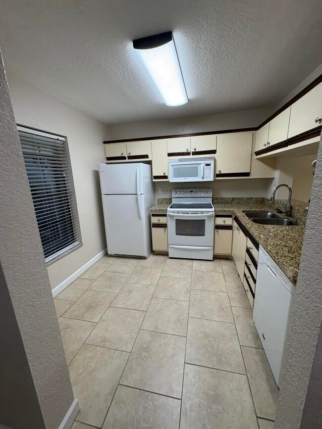 Building Photo - 2562 NW 89th Dr