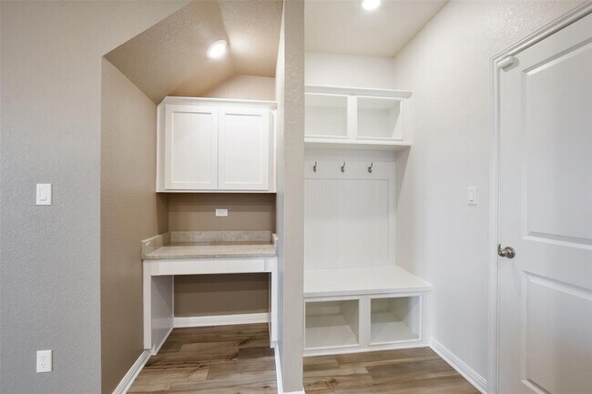 Building Photo - 304 Delaware Mountains Ter