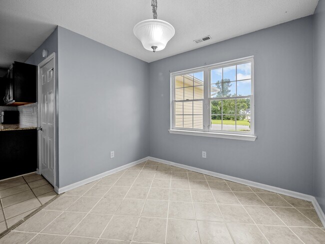 Building Photo - 1020 Furia Dr