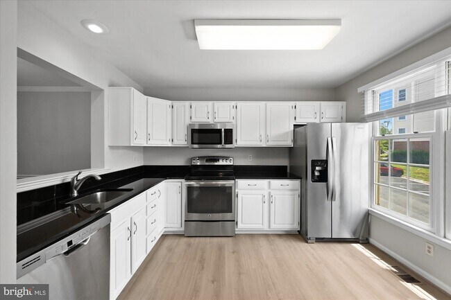 Building Photo - 299 S Pickett St