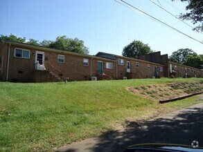 Building Photo - 2BD/1BA Townhome In Hickory