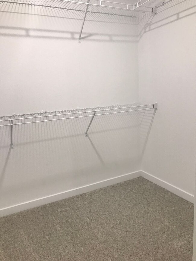 Building Photo - Executive Rental - 4 Bedroom 2 Baths