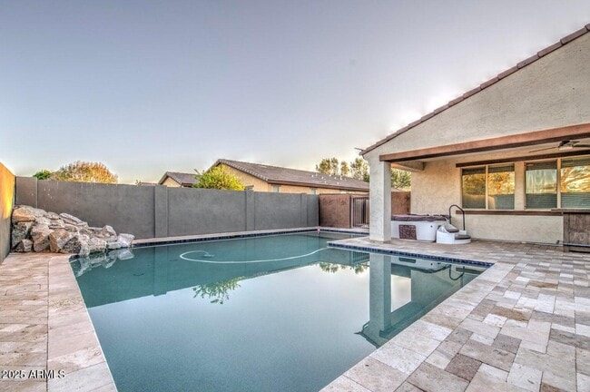 Building Photo - 6815 S 19th Ln