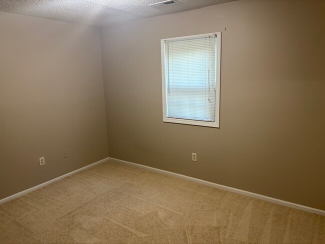 Building Photo - 3516 Kendale Dr