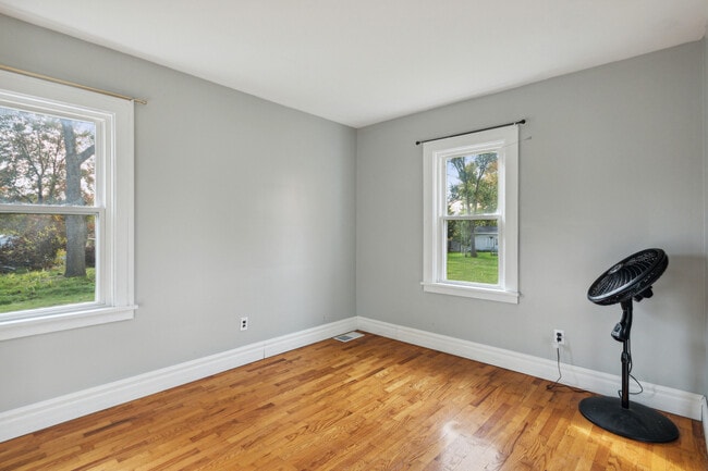 Building Photo - 629 St Clair Ave