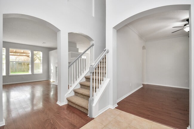 Building Photo - 15711 Rosewood Hill Ct