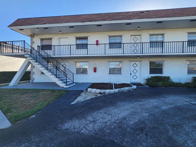 Building Photo - 227 Castlewood Dr