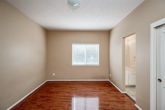 Building Photo - 3402 Caloway Ct