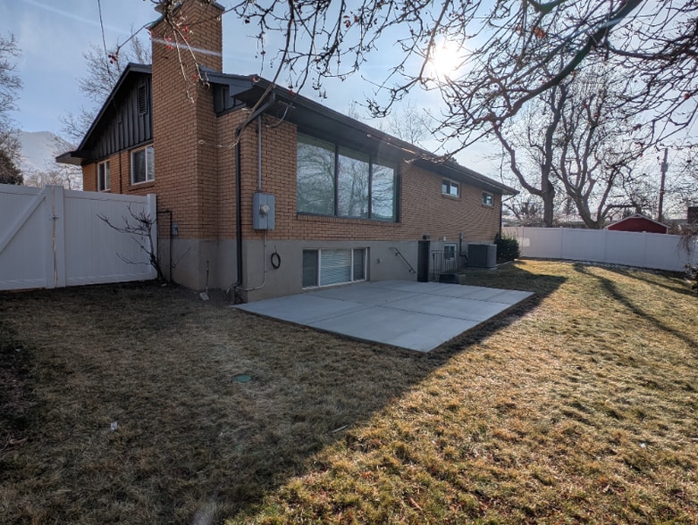 Building Photo - 3820 S Viking Rd