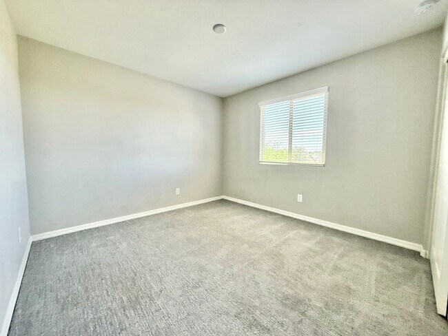 Building Photo - Spectacular 4-Bedroom, 2.5 Bathroom Home in Glendale!!