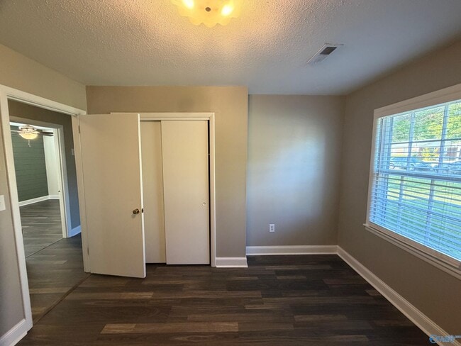 Building Photo - 1518 15th Ave SW