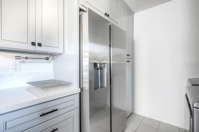 Building Photo - 254 Gloxina St
