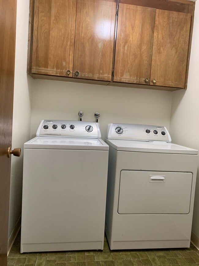 Building Photo - 1252-1254 Valerian Court