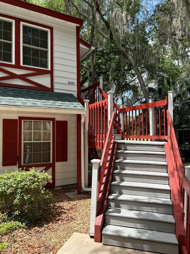 Building Photo - Fully furnished 55+ short term