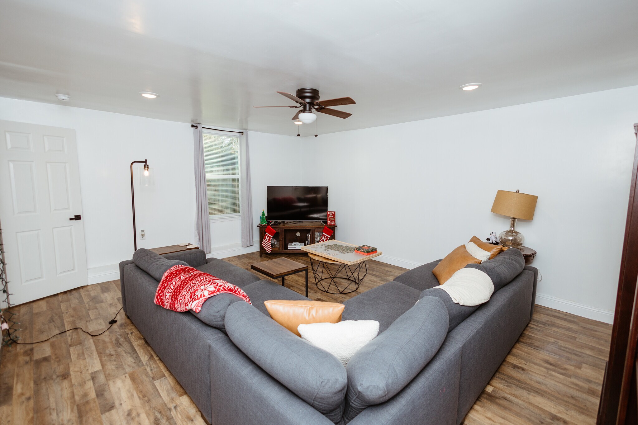 Building Photo - 3836 Leland Ave