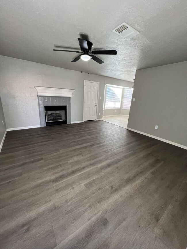 Building Photo - 919 SW 60th- AVAILABLE NOW!!