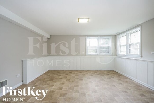 Building Photo - 5458 Franklin Ave