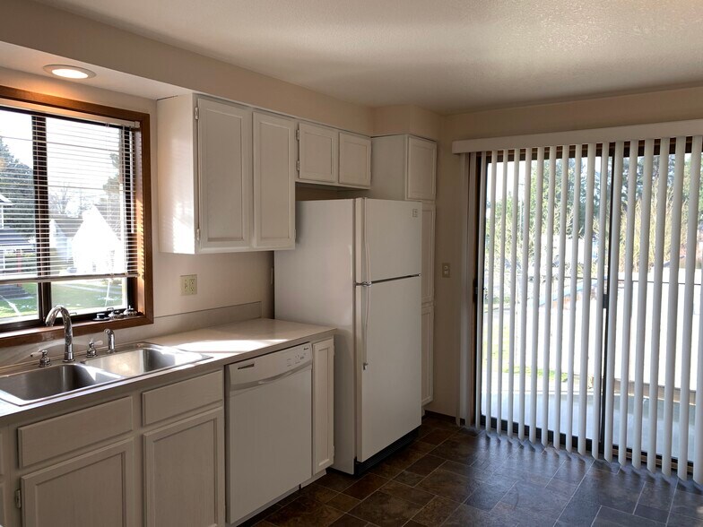 Building Photo - 107 La Villa Dr