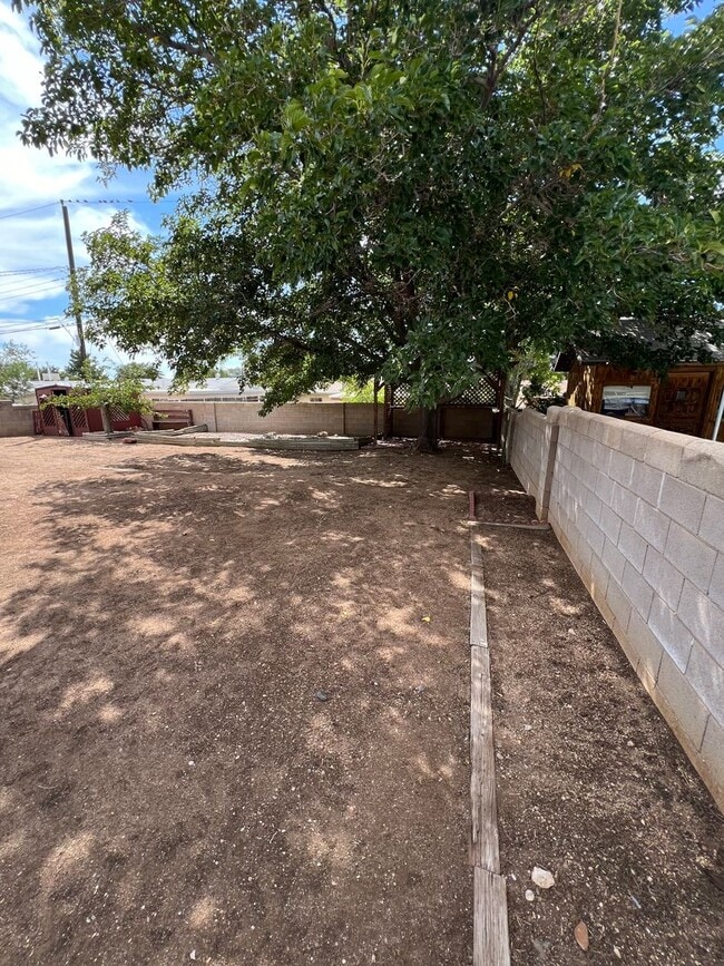 Building Photo - NE 3/BD 1/BA 1/CG