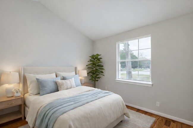 Building Photo - 5758 Greencraig Dr